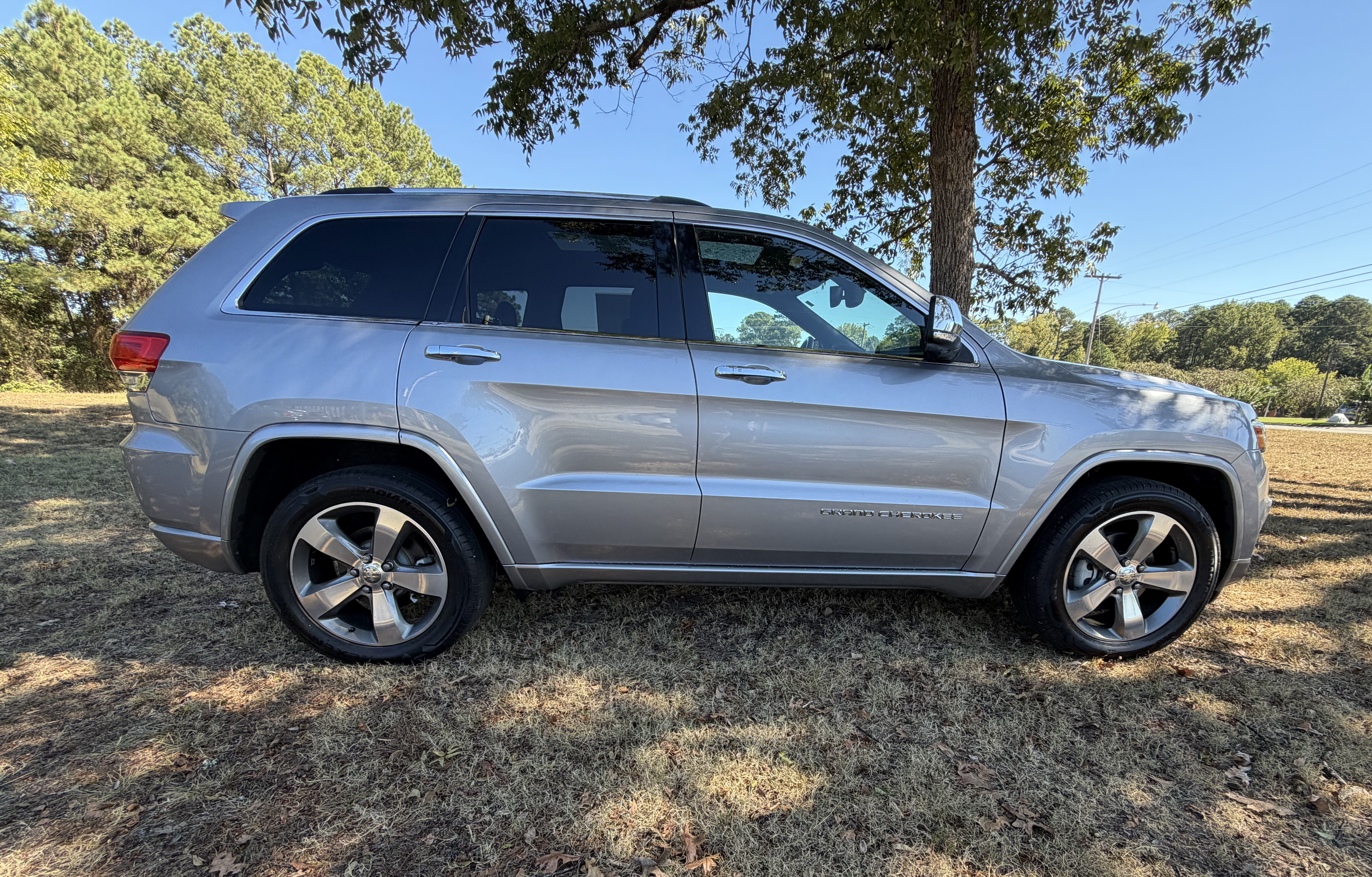Used 2014 Jeep Grand Cherokee 2WD Overland image 2