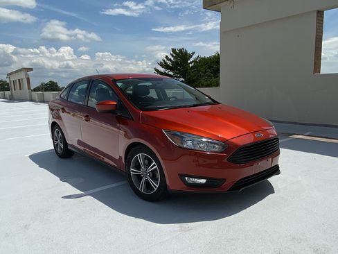 Used 2018 Ford Focus SE Sedan FWD image 4