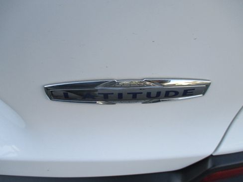 Used 2019 Jeep Cherokee FWD Latitude Plus image 17