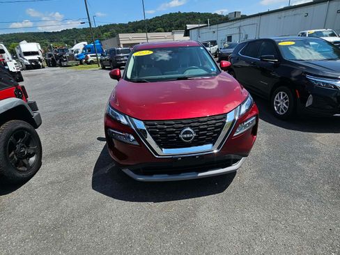Used 2023 Nissan Rogue AWD SV image 1