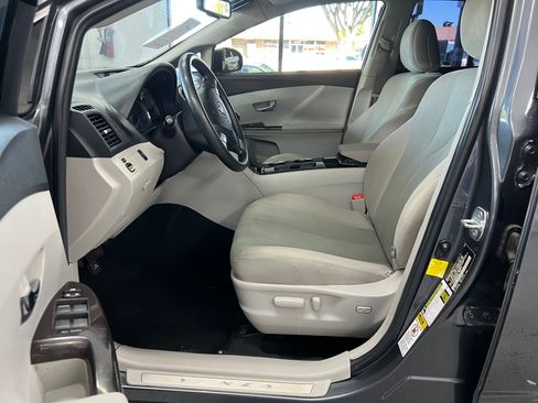 Used 2011 Toyota Venza image 12