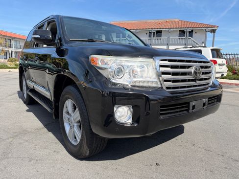 Used 2013 Toyota Land Cruiser image 8