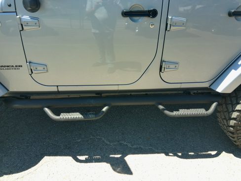 Used 2015 Jeep Wrangler 4WD Unlimited Sahara image 18