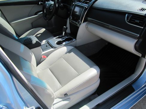 Used 2012 Toyota Camry Hybrid FWD image 19
