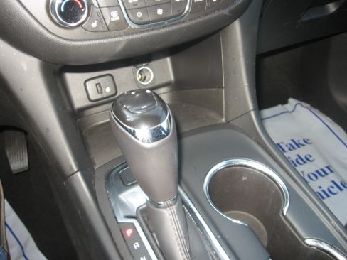 Used 2018 Chevrolet Equinox LS image 12