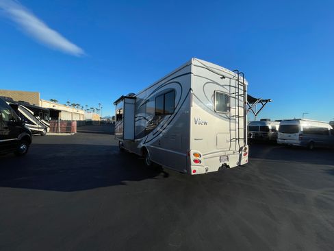 Used 2015 Mercedes-Benz Sprinter 4500 image 9