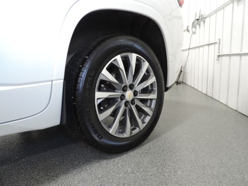 Used 2023 Chevrolet Traverse Premier image 14
