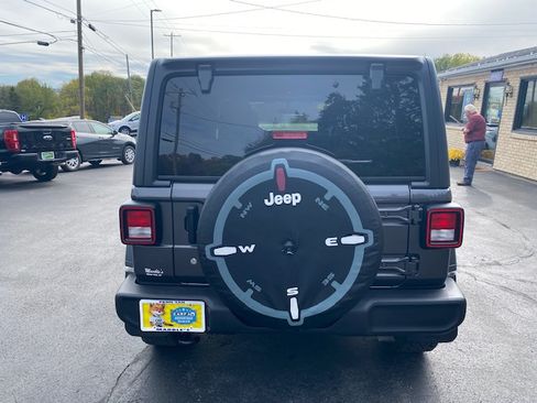 Used 2018 Jeep Wrangler Unlimited Sport image 8