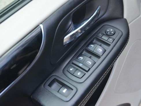 Used 2019 Dodge Grand Caravan SXT FWD image 21