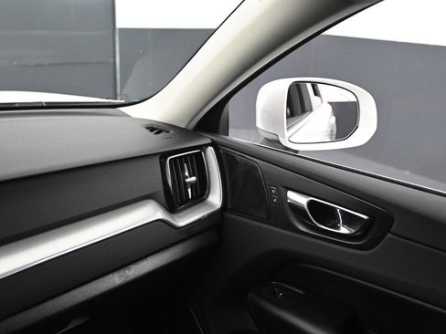 Used 2019 Volvo XC60 T5 Momentum w/ Multimedia Package image 20