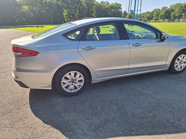 Used 2019 Ford Fusion S FWD image 4
