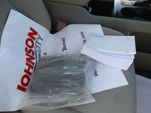 Used 2017 Kia Sedona LX FWD image 31