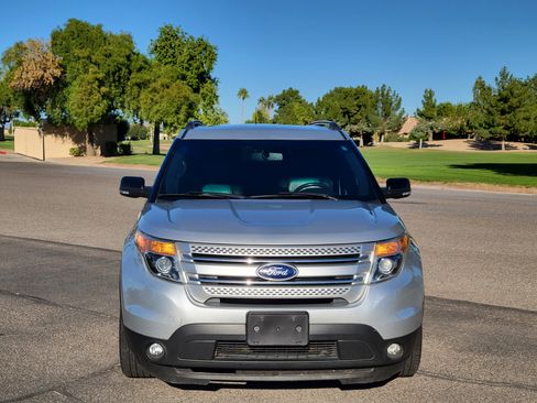 Used 2013 Ford Explorer XLT image 4