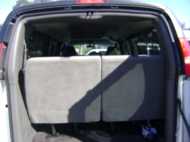 Used 2008 GMC Savana 3500 Extended Passenger RWD image 10