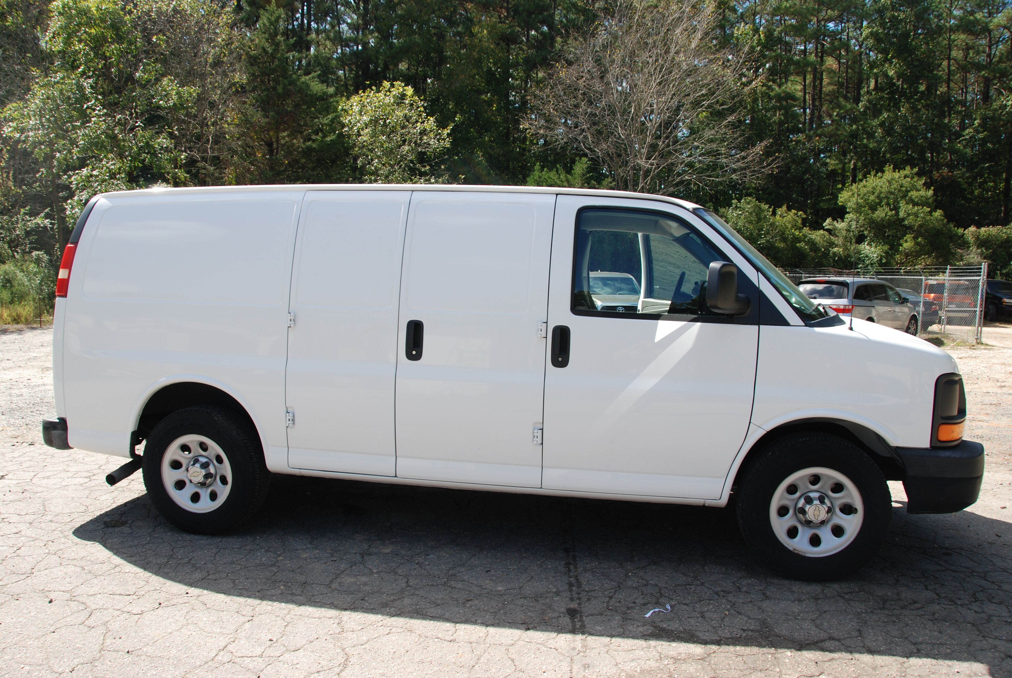 Used 2013 Chevrolet Express 1500 UNAVAIL RWD image 3
