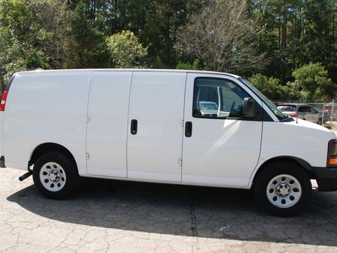 Used 2013 Chevrolet Express 1500 UNAVAIL RWD image 3