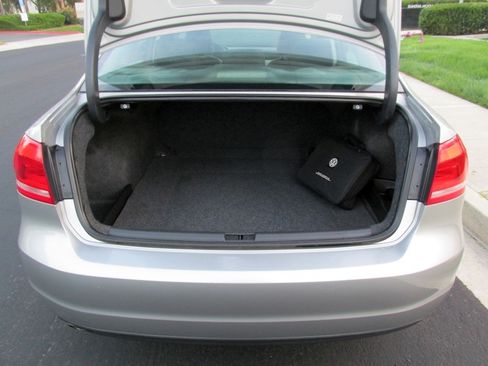 Used 2013 Volkswagen Passat TDI SE image 18