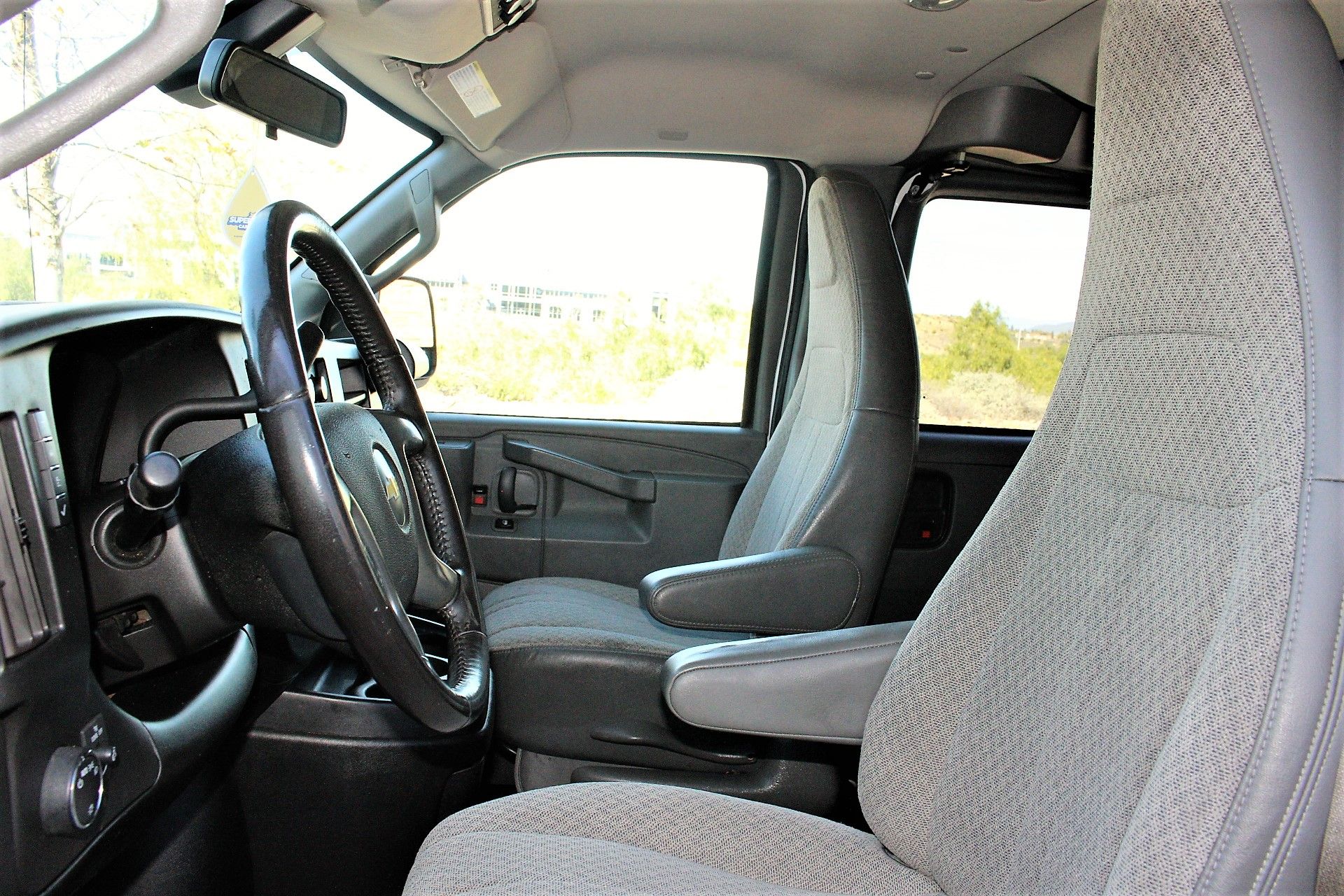 Used 2019 Chevrolet Express 3500 LT RWD image 15