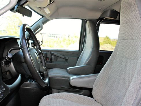 Used 2019 Chevrolet Express 3500 LT image 14