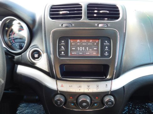 Used 2018 Dodge Journey SXT image 15