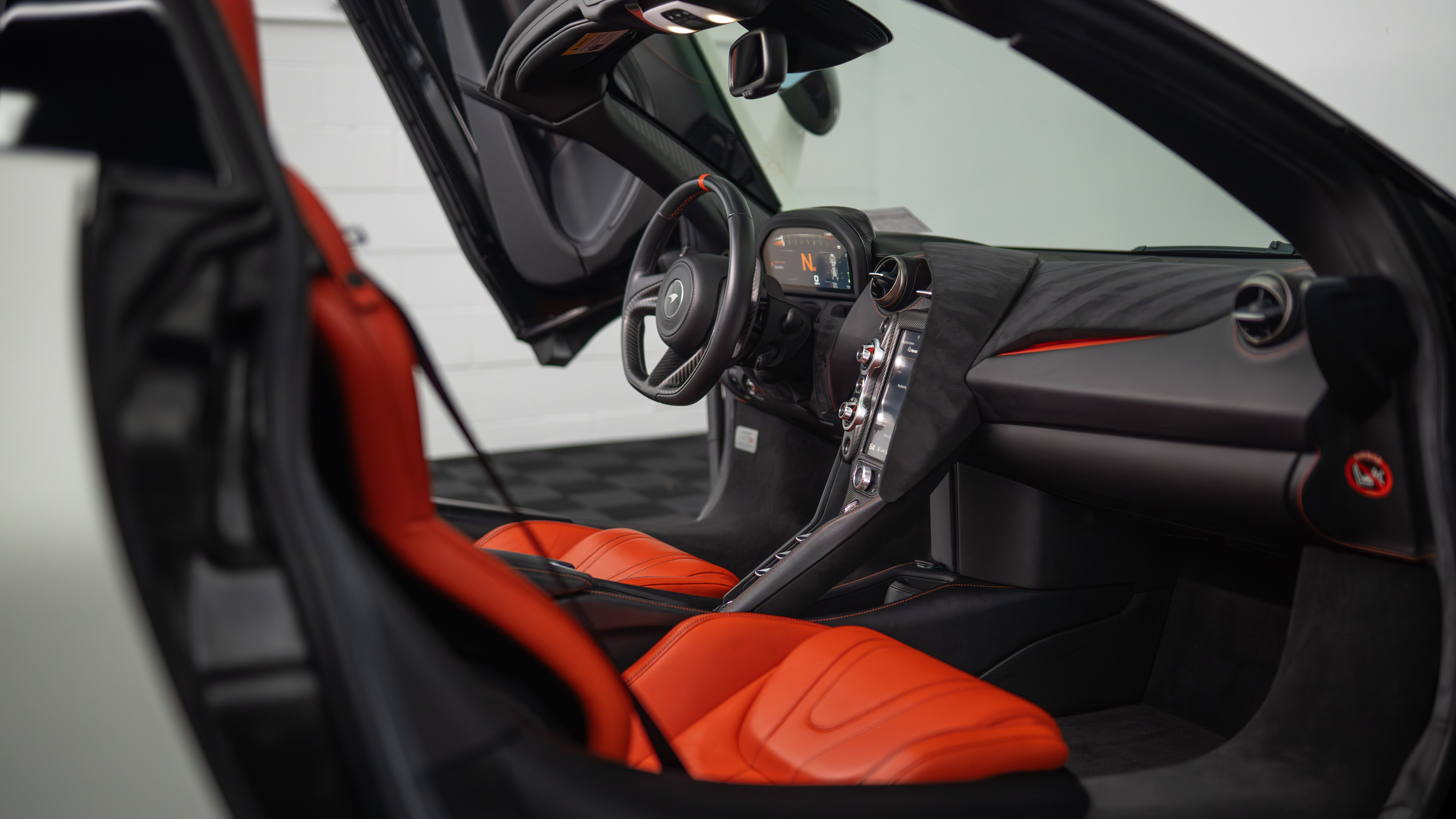 Used 2020 McLaren 720S Spider RWD image 26