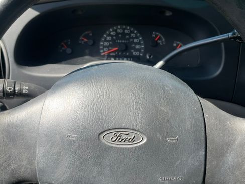 Used 1999 Ford E-250 and Econoline 250 image 5