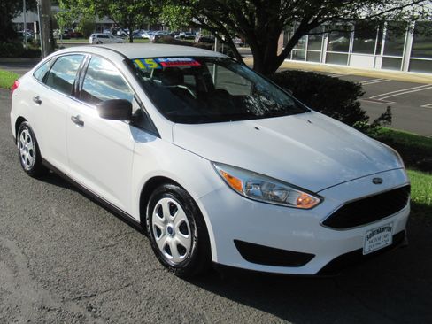 Used 2015 Ford Focus S image 2
