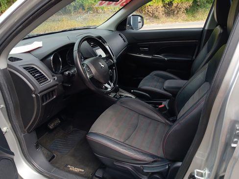 Used 2018 Mitsubishi Outlander Sport SE image 3