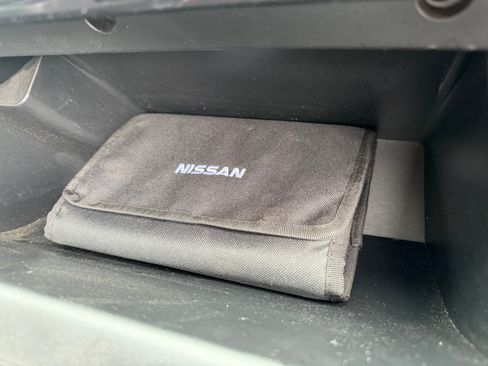 Used 2018 Nissan Titan SV image 89