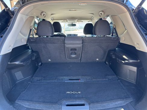 Used 2017 Nissan Rogue SV image 10