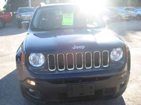 Used 2016 Jeep Renegade Latitude image 2