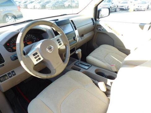 Used 2019 Nissan Frontier SV image 8