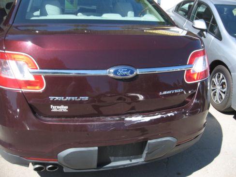 Used 2011 Ford Taurus Limited FWD image 5