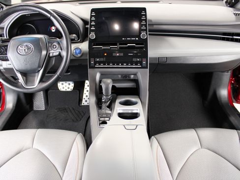 Used 2019 Toyota Avalon Hybrid FWD image 4