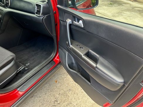 Used 2018 Kia Sportage LX image 7