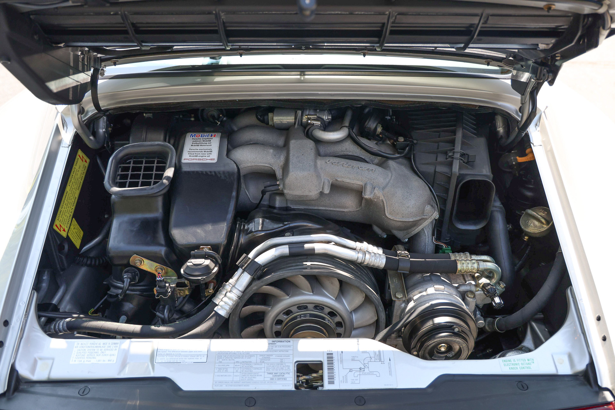 Used 1998 Porsche 911 Coupe RWD image 17