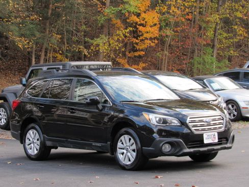 Used 2017 Subaru Outback 2.5i Premium image 17