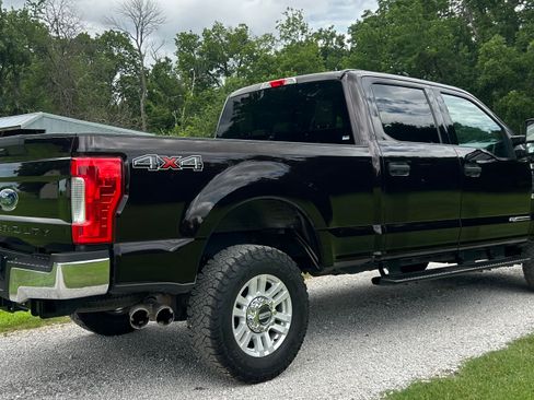 Used 2018 Ford F250 4x4 Crew Cab Super Duty image 3