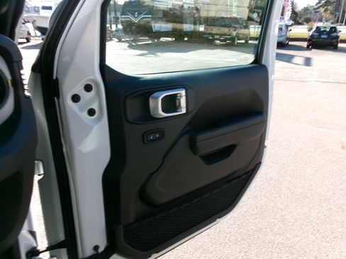 Used 2024 Jeep Wrangler Sport S image 11