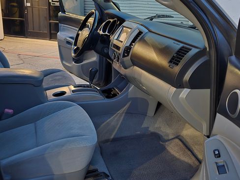 Used 2010 Toyota Tacoma SR5 image 25