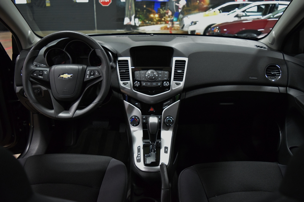 Used 2015 Chevrolet Cruze LT FWD image 24