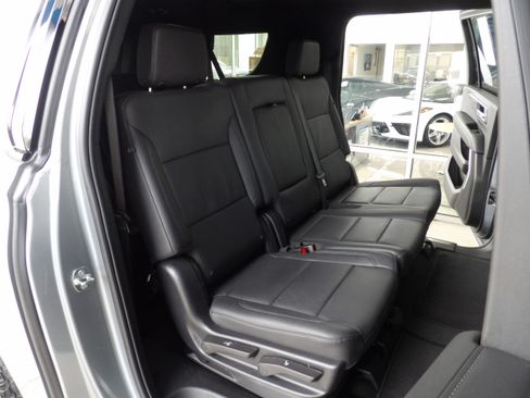 Used 2025 Chevrolet Suburban Z71 image 29