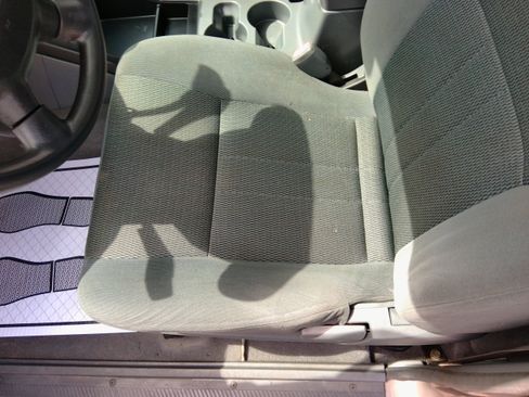 Used 2004 Nissan Frontier XE image 23