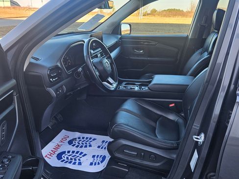 Used 2025 Honda Pilot EX-L image 9