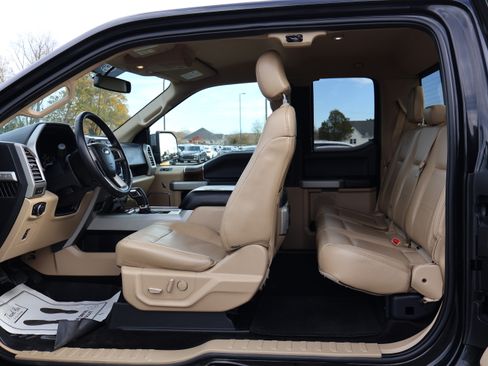 Used 2015 Ford F150 Lariat image 16