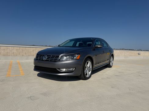 Used 2013 Volkswagen Passat TDI SEL Premium FWD image 3