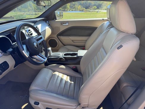 Used 2006 Ford Mustang GT Premium image 4