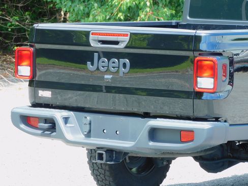 Used 2023 Jeep Gladiator Sport AWD/4WD image 11