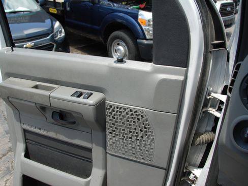 Used 2015 Ford E-350 and Econoline 350 Super Duty RWD image 21