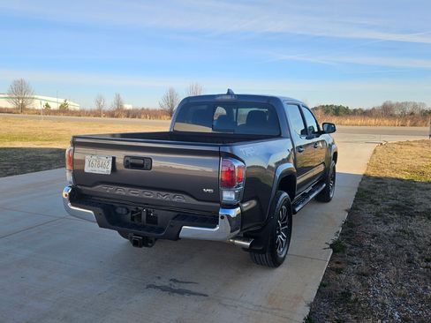 Used 2021 Toyota Tacoma image 4